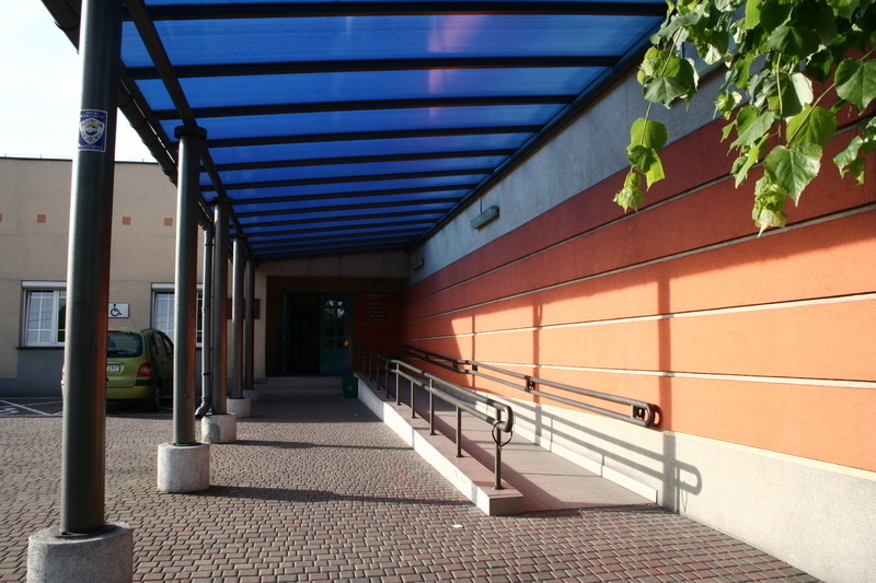 Wejście główne do budynku Filii w Tomaszowie Mazowieckim