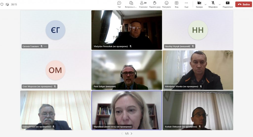 kafelki przedstawiają uczetników konferencji z aplikacji teams