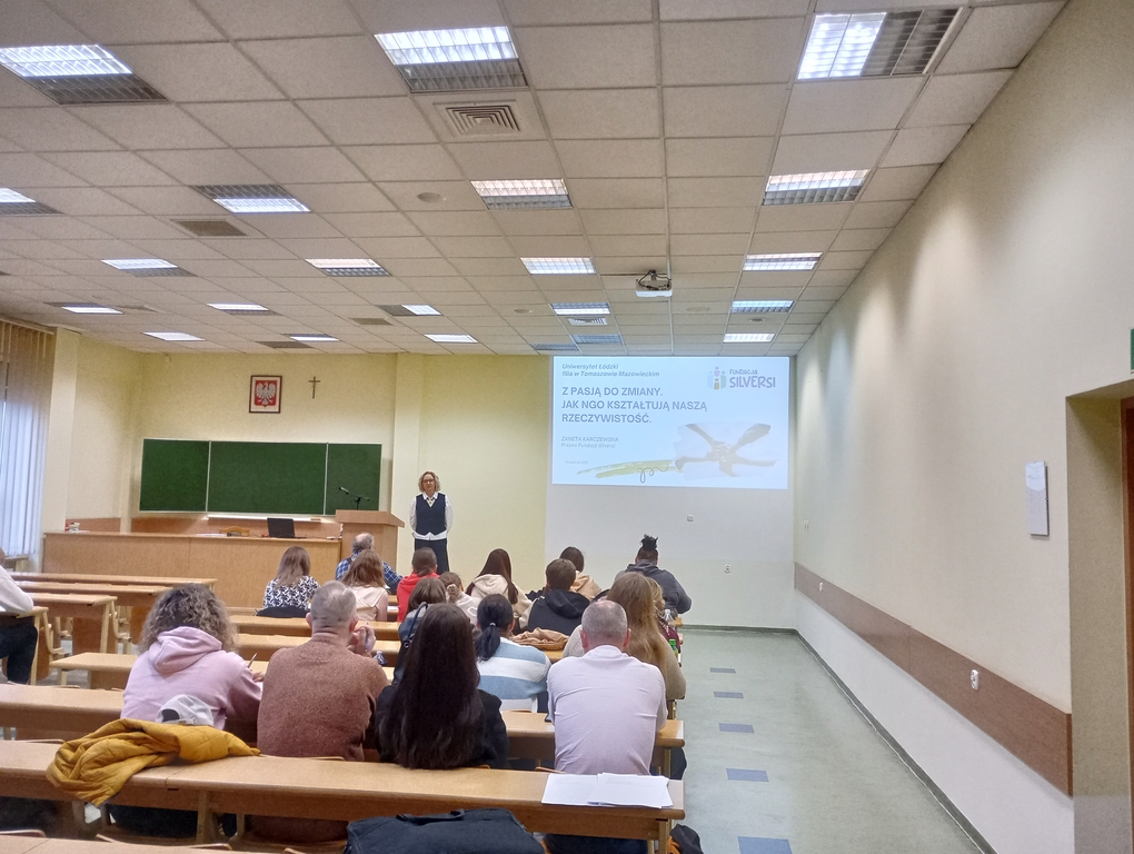 studenci podczas wykładu na auli 3 w Filii w TM