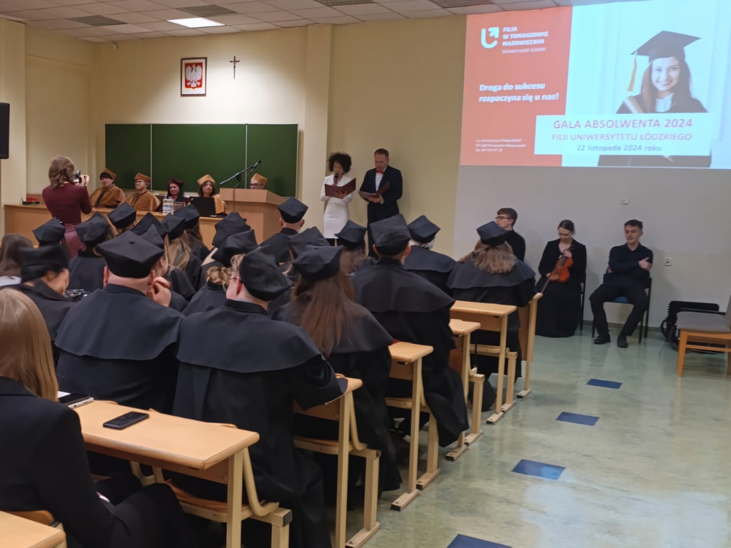 zdjecie z wnętrza sali podczas trwania gali