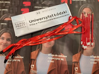 Na zdjęciu przedstawiono ulotki Filii UŁ w Tomaszowie Mazowieckim