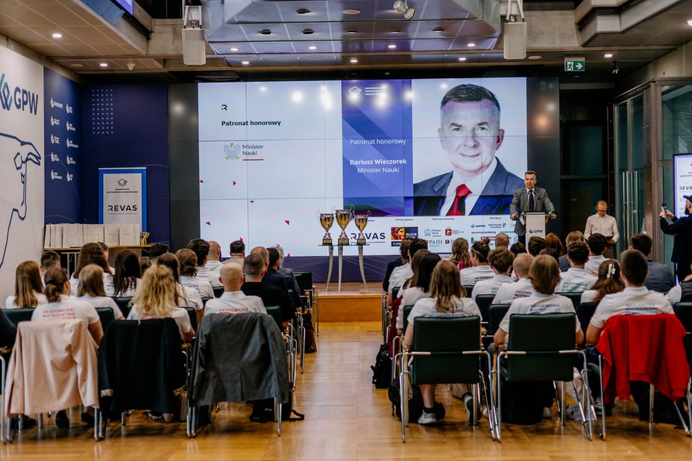 zdjęcie zrobione podczas przemowy pana ministra nauki Dariusza wieczorka