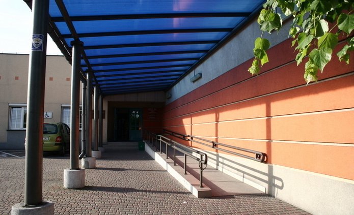 Wejście główne do budynku Filii w Tomaszowie Mazowieckim