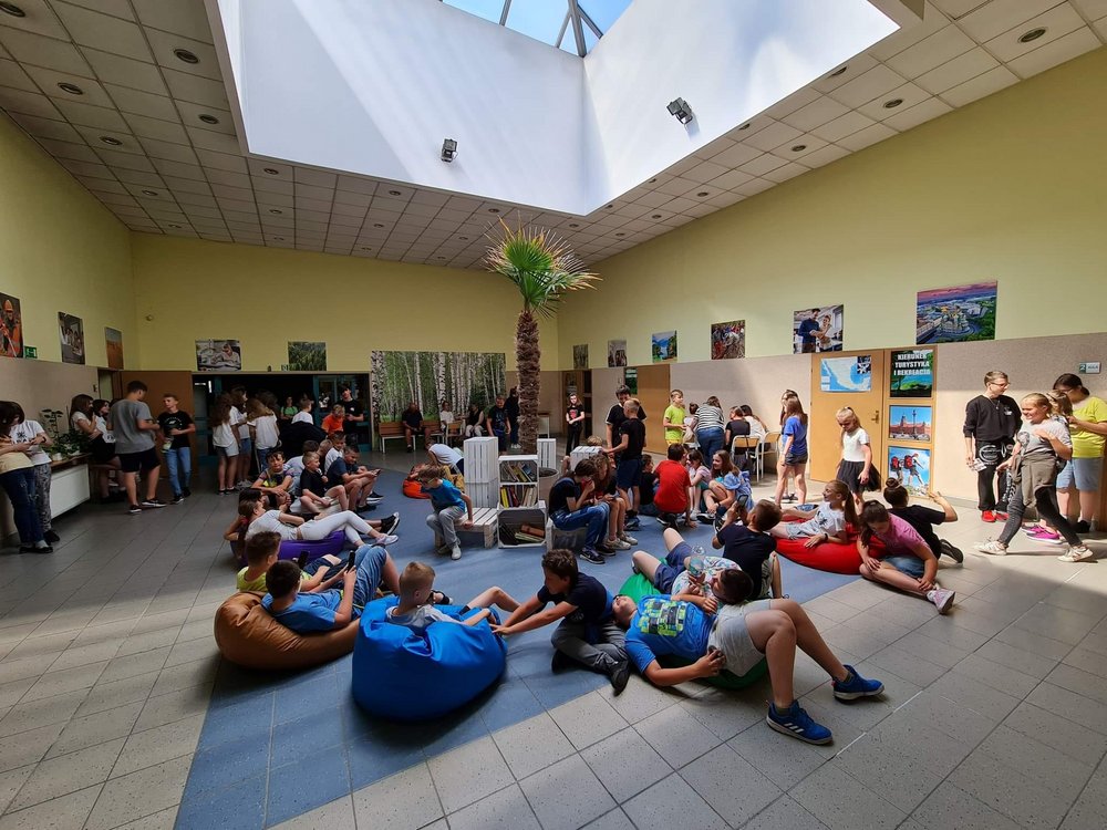 Obrazek przedstawia patio Filii UŁ w TM