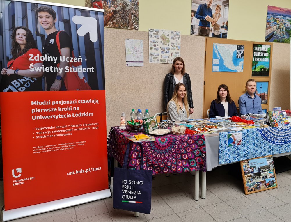 Patio Filii UŁ w TM