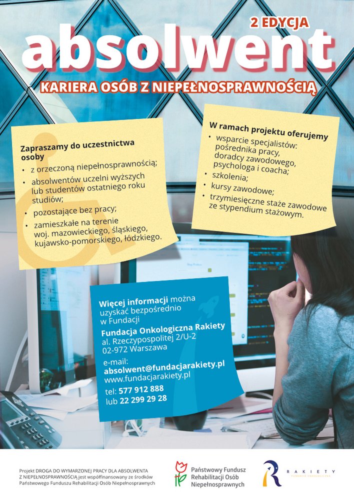 Plakat przedstawia trzy fiszki i dziewczynę siedzącą przed stanowiskiem komputerowym