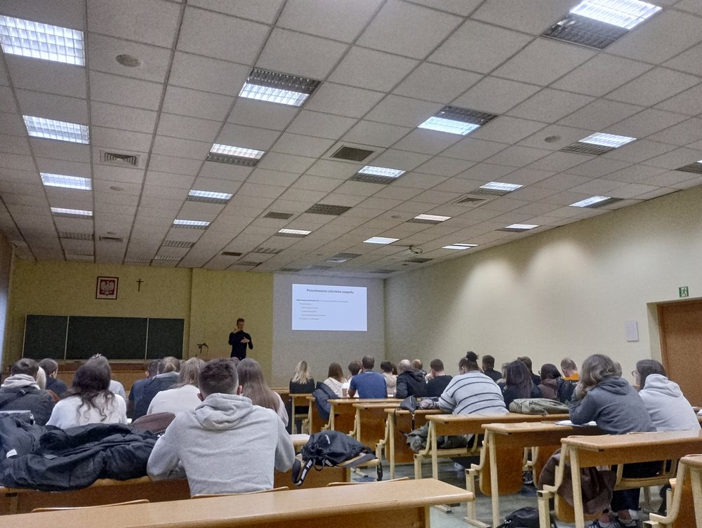 sala wraz z słuchaczami wykładu