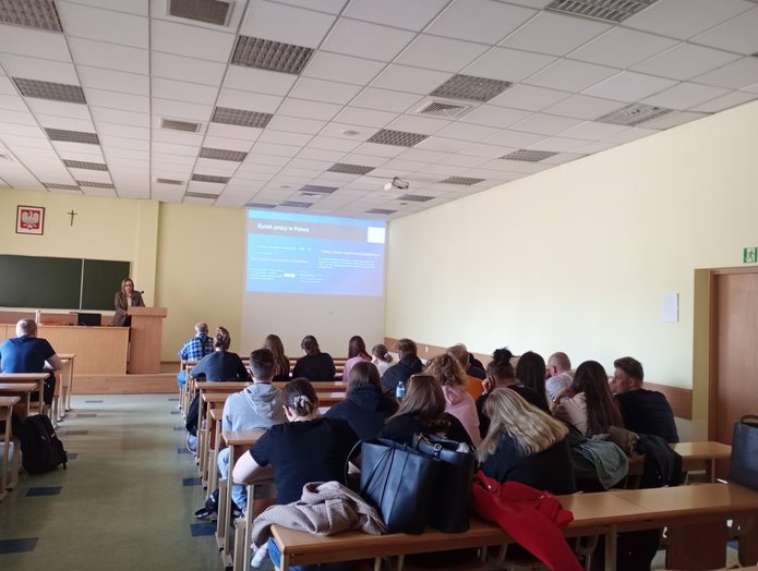 studenci na auli 3 podczas wykładu